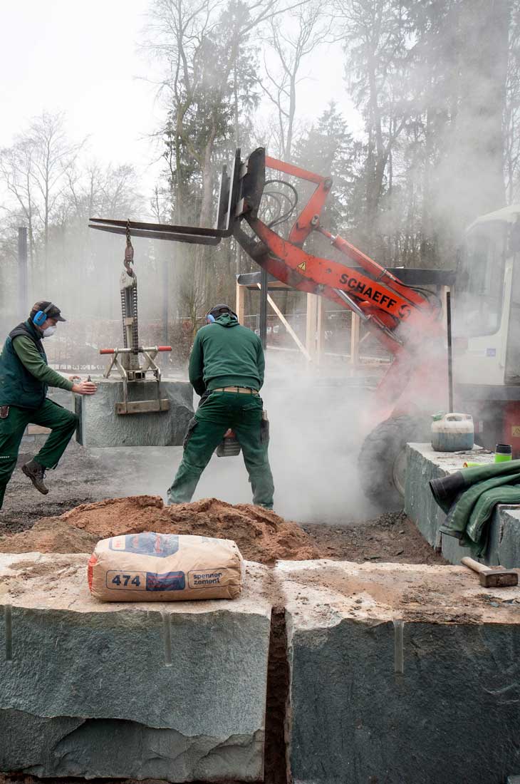 Gartenbau Baggerarbeiten Steinterrasse