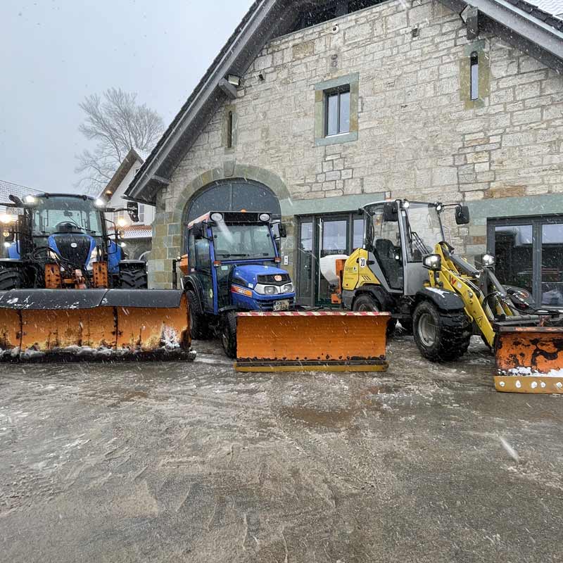 https://www.poehler-galabau.de/wp-content/uploads/2023/03/winterdienst-paderborn-hoexter-2.jpg