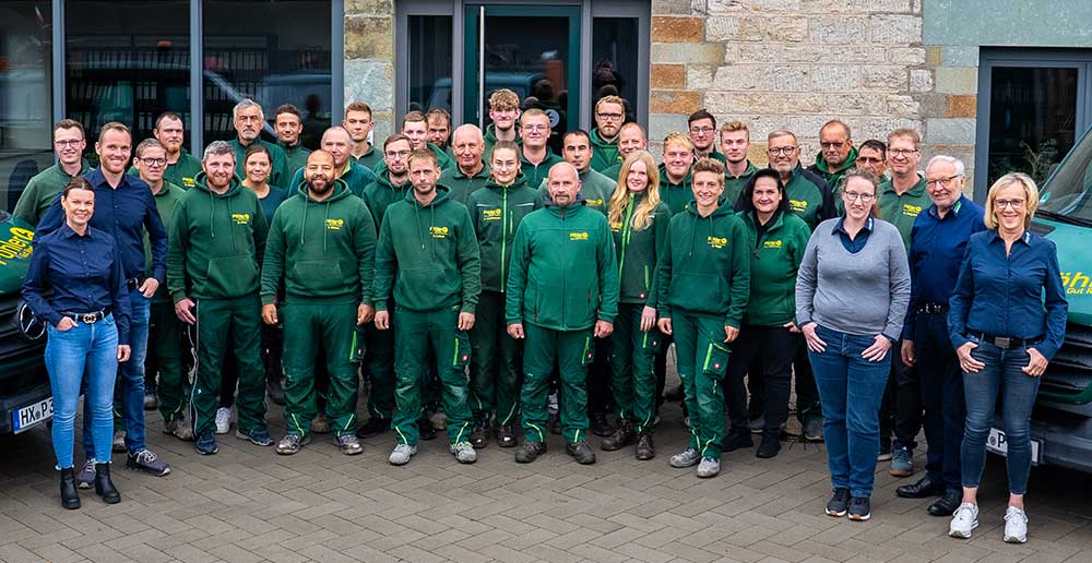 https://www.poehler-galabau.de/wp-content/uploads/2026/09/gartenlandschaftbau-team-poehler.jpg